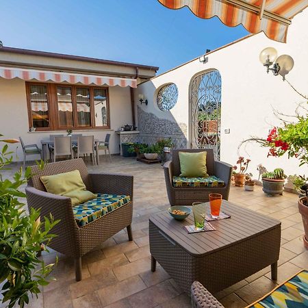 Sunny Courtyard Apartment Piombino Exterior photo