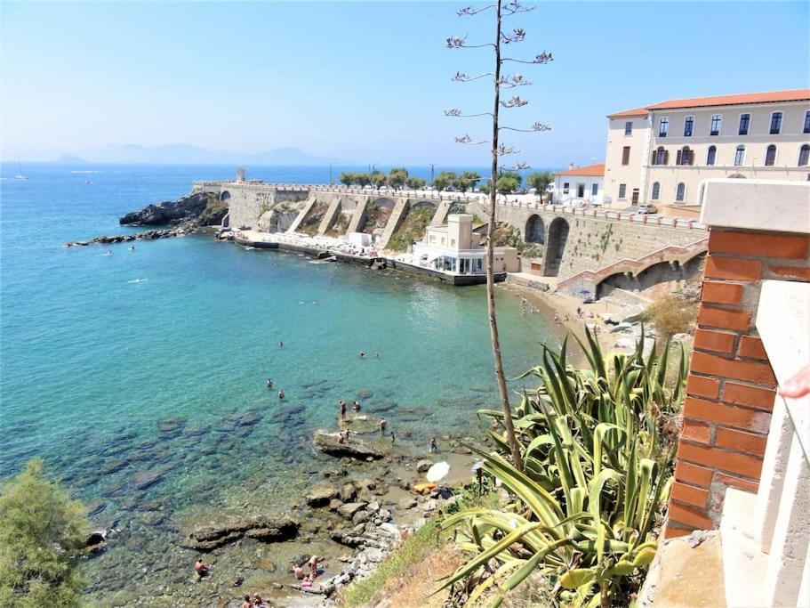 Sunny Courtyard Apartment Piombino Exterior photo