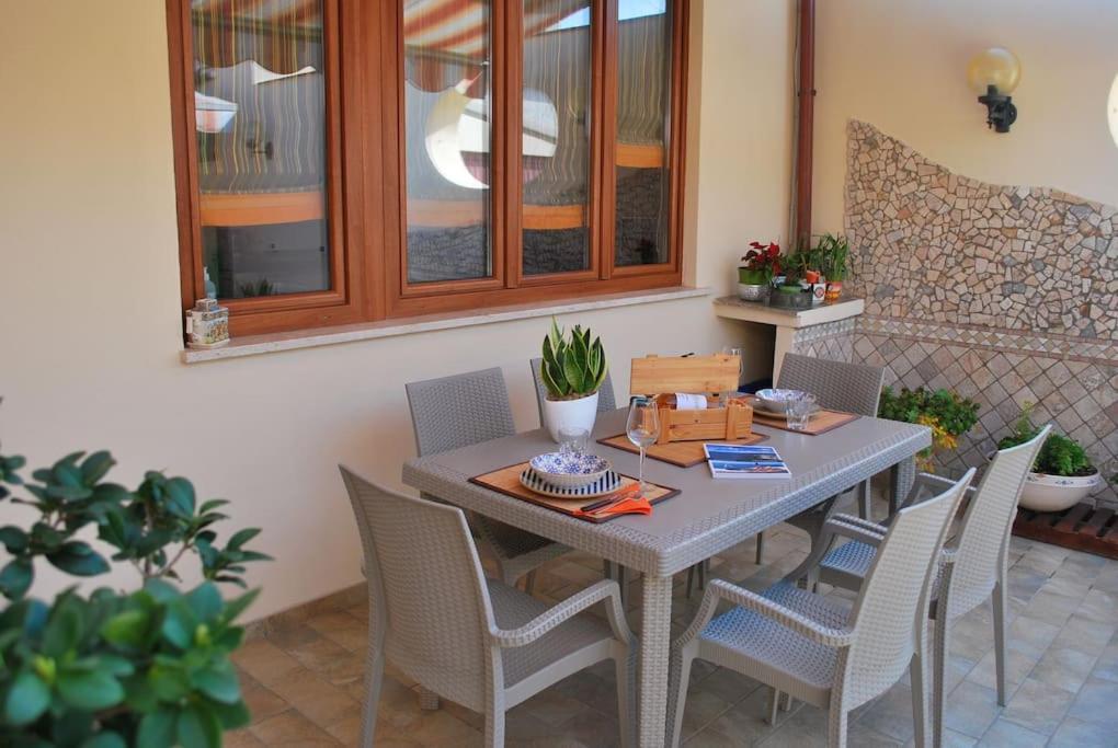 Sunny Courtyard Apartment Piombino Exterior photo