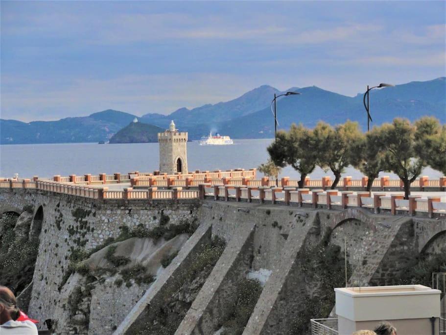 Sunny Courtyard Apartment Piombino Exterior photo