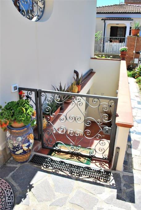 Sunny Courtyard Apartment Piombino Exterior photo