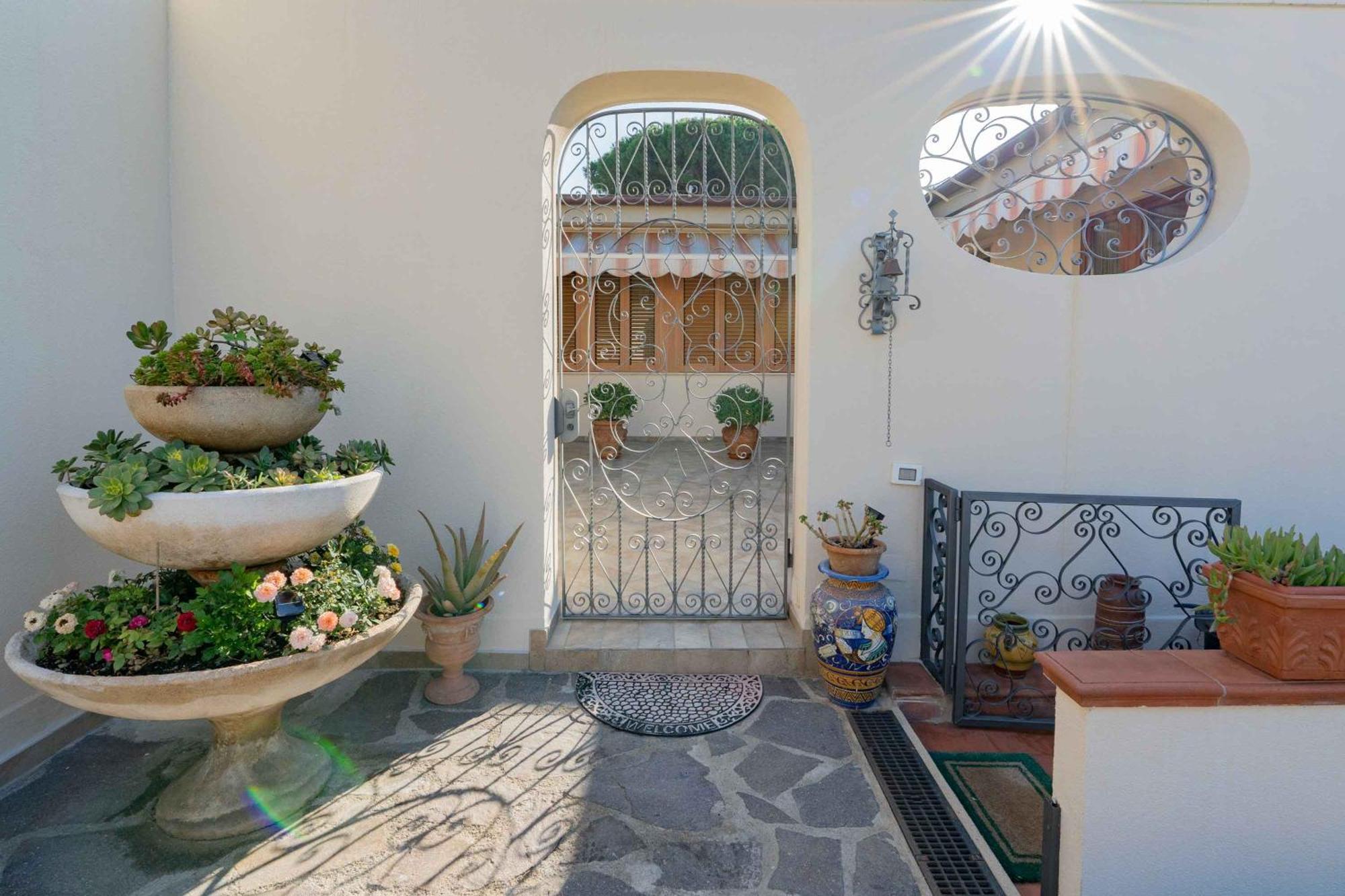 Sunny Courtyard Apartment Piombino Exterior photo