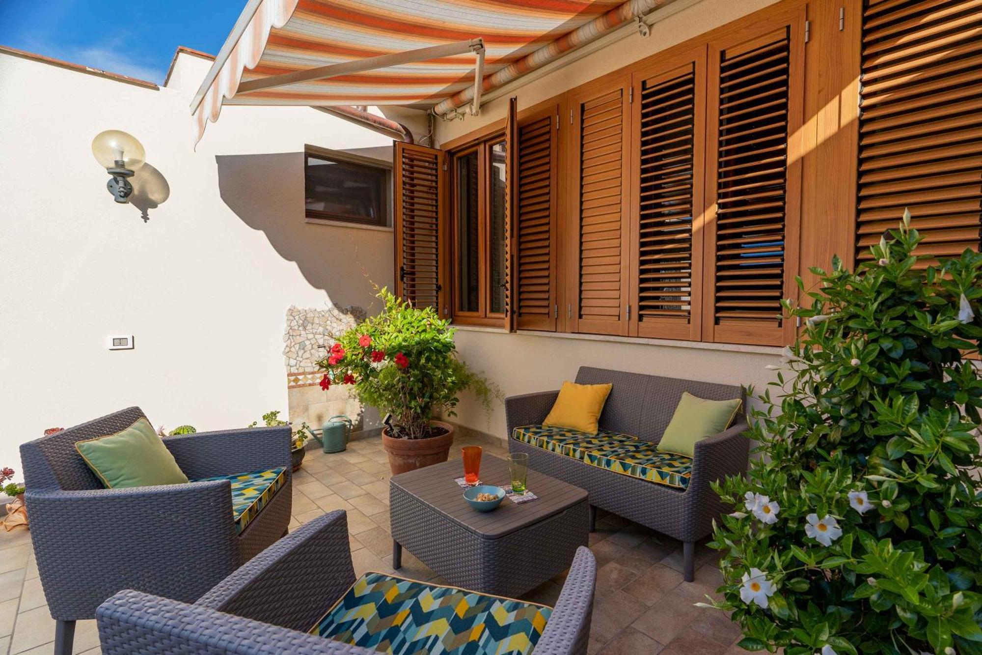 Sunny Courtyard Apartment Piombino Exterior photo